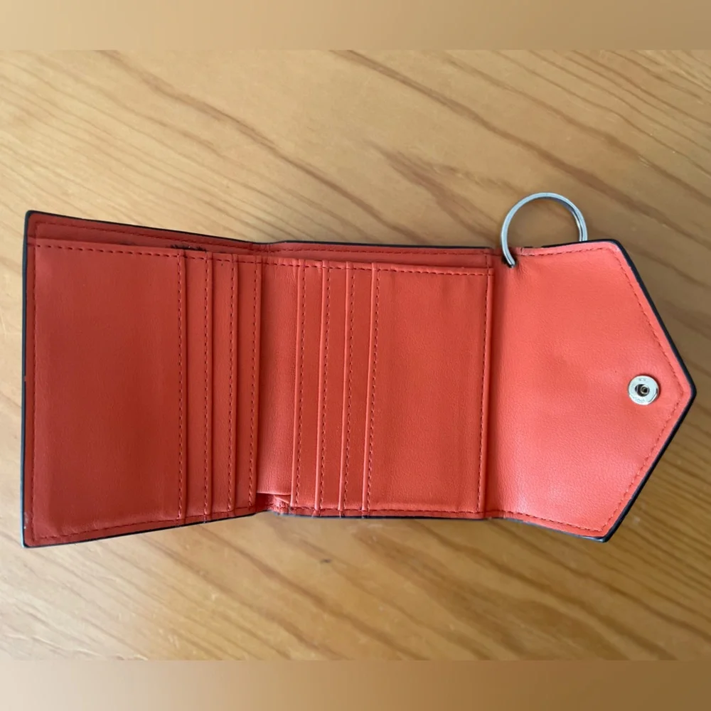 Like New! RFID Blocking Women's Trifold Wallet w/Zipper Pocket & Card Holder
